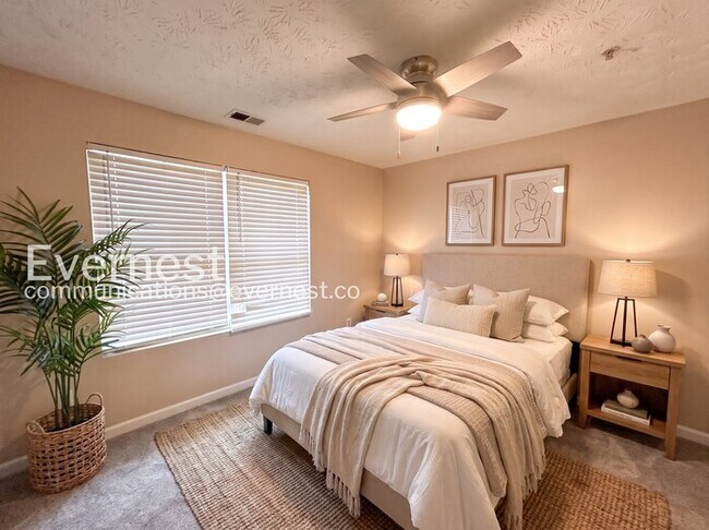Foto del edificio - 7101 Fairington Ridge Cir