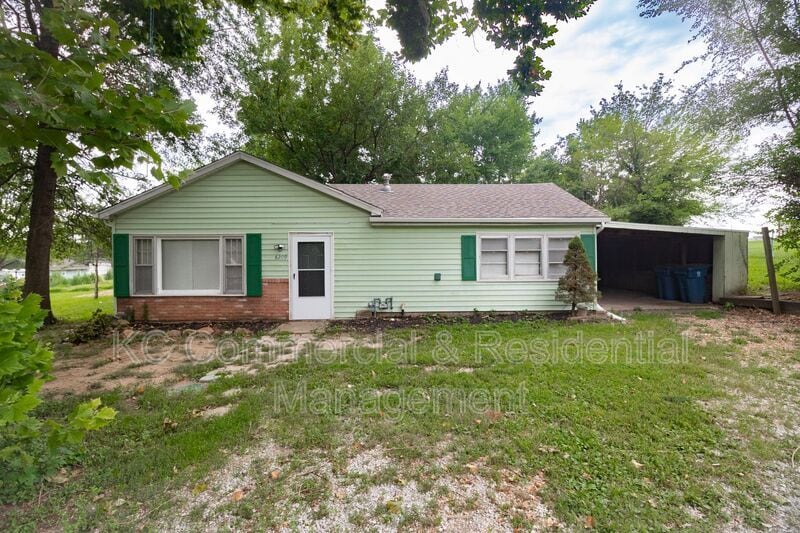 8209 Pence Ln, Pleasant Valley, MO 64068 House Rental in Pleasant