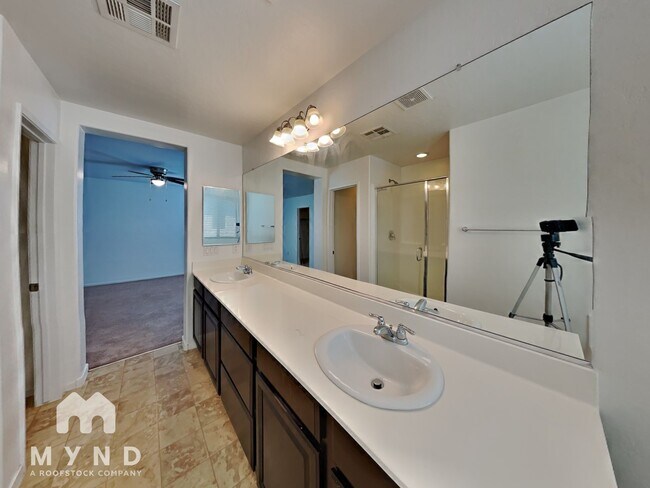 Foto del edificio - 7693 Lots Hills Dr