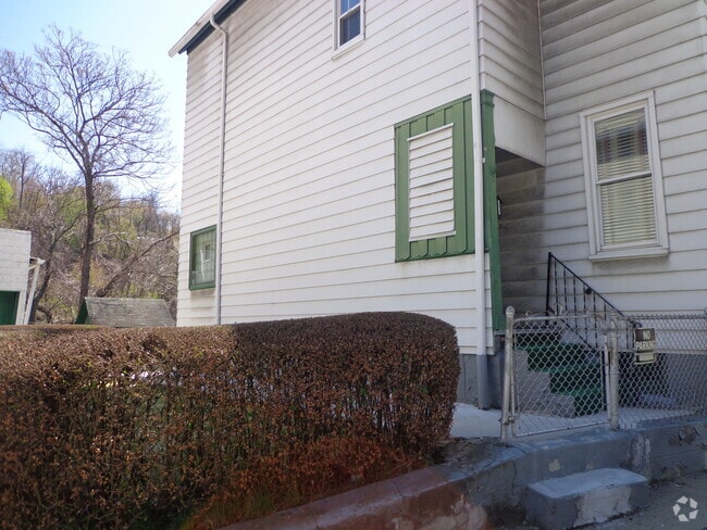 Building Photo - 2025 S 18th St