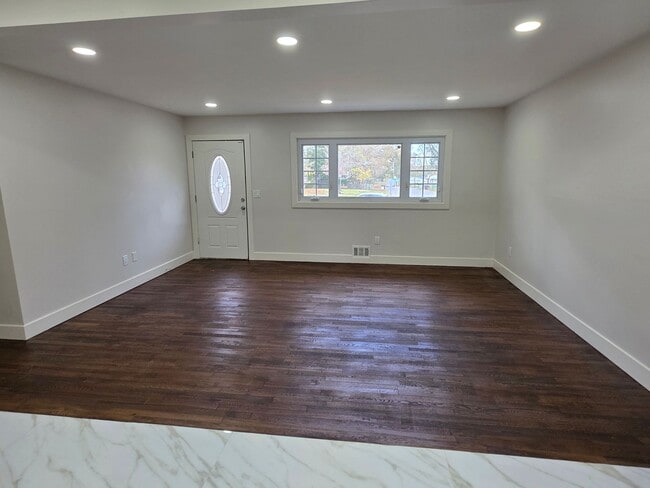 Building Photo - 21 Sylvan Lake Blvd