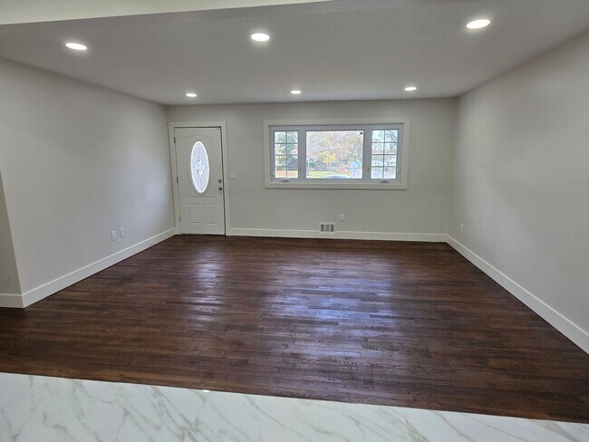 Foto del edificio - 21 Sylvan Lake Blvd