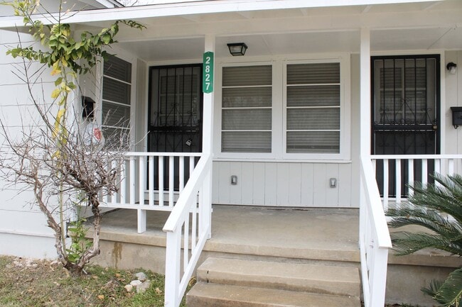 Foto del edificio - 2825-2827 W Woodlawn Ave