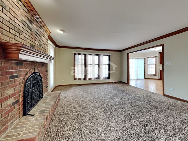 Building Photo - 2815 Sharon Dr