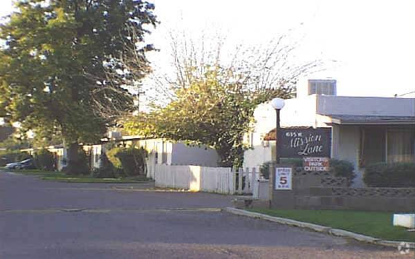 Building Photo - Bretwood Apartments