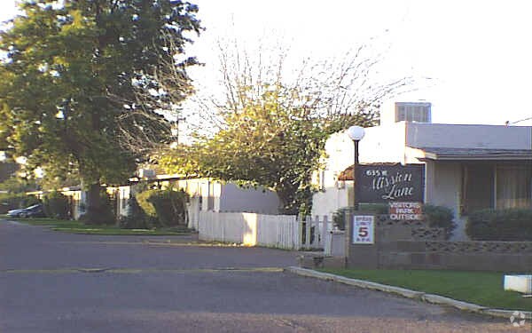 Foto del edificio - Bretwood Apartments