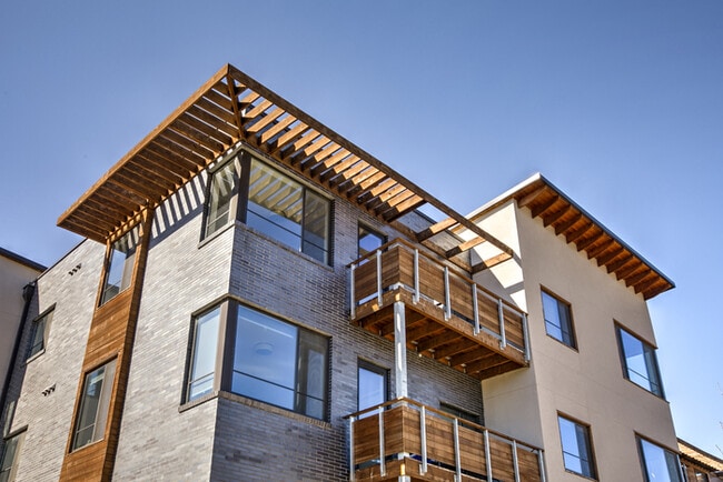 Building Photo - 3630 Gillham Rd