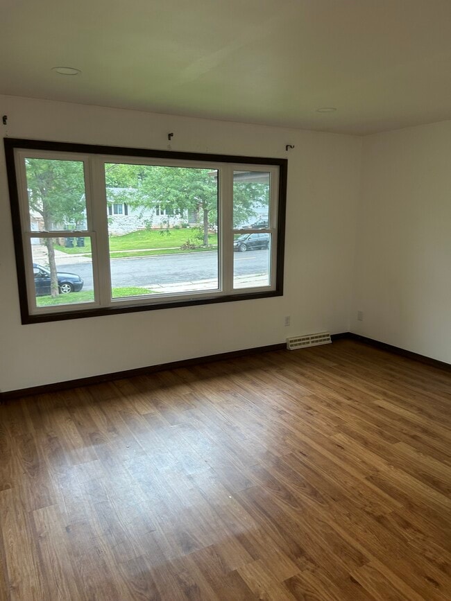 Building Photo - 1229 S Thompson Dr