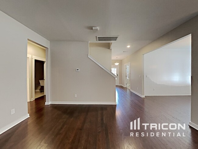 Building Photo - 745 Sapphire Dr
