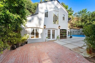 Building Photo - 1174 Coldwater Canyon Dr