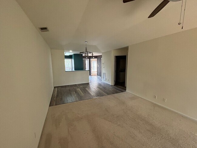 Foto del edificio - Charming 2 Bedroom Condo Located in York C...