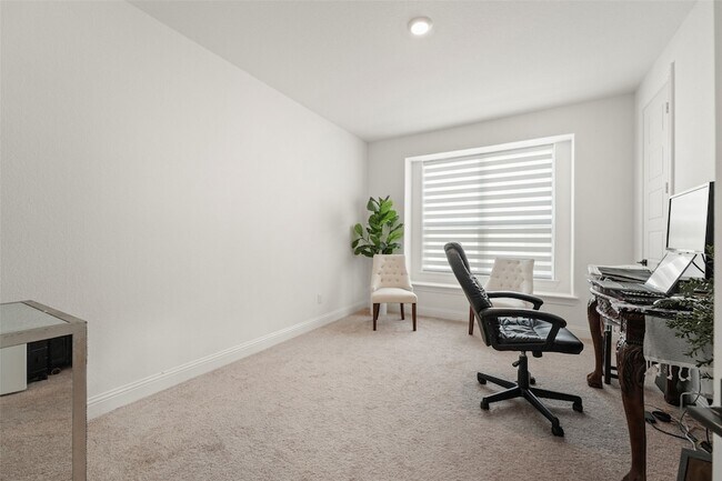 Building Photo - 2820 Shadybrook Dr