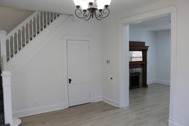 Building Photo - Spacious 2 BR w/office in popular Fletcher...