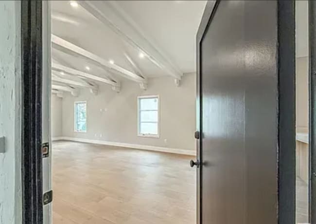 Building Photo - 150 N Arnaz Dr