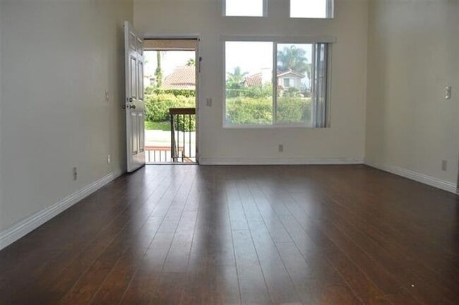 Building Photo - One Bedroom with a Bonus Loft in UTC area!!