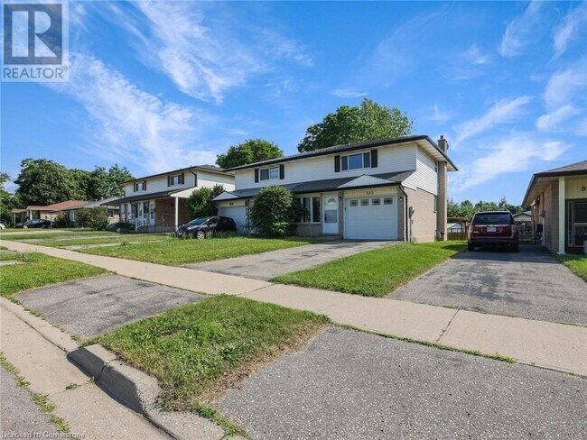 Building Photo - 833 Doon Village Rd