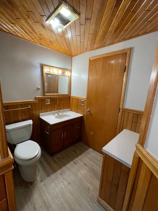 Building Photo - 118 S 8th St