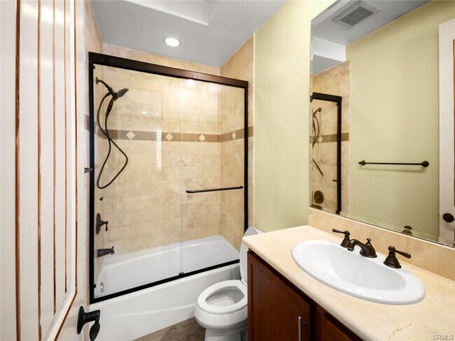 Foto del edificio - 2104 Rindge Ln