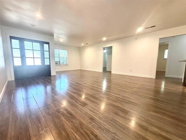 Foto del edificio - 1603 E 12th St