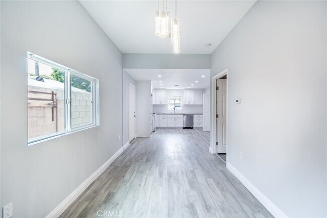 Foto del edificio - 8536 Owensmouth Ave