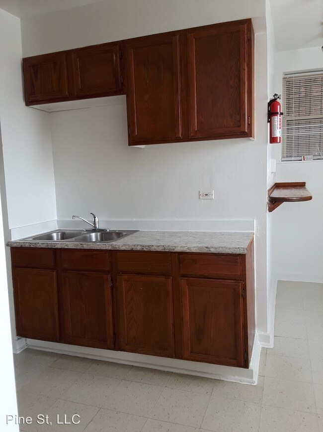 Foto del edificio - 314-314 N Pine Ave