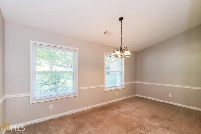 Foto del edificio - 824 Riverstone Ln