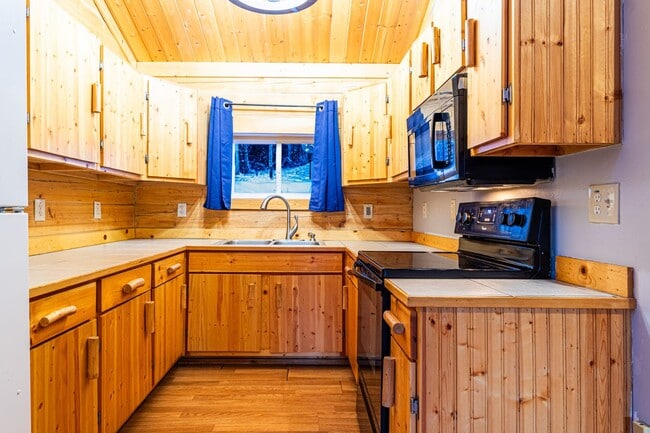 Foto del edificio - Secluded 2 Bed, 1 Bath Home in the hills!