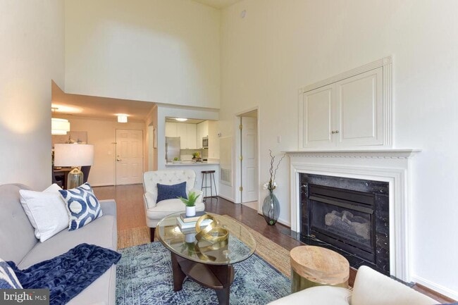 Building Photo - 4951 Brenman Park Dr
