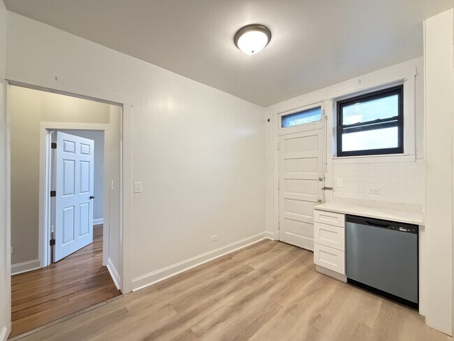 Foto del edificio - 2638 N Milwaukee Ave