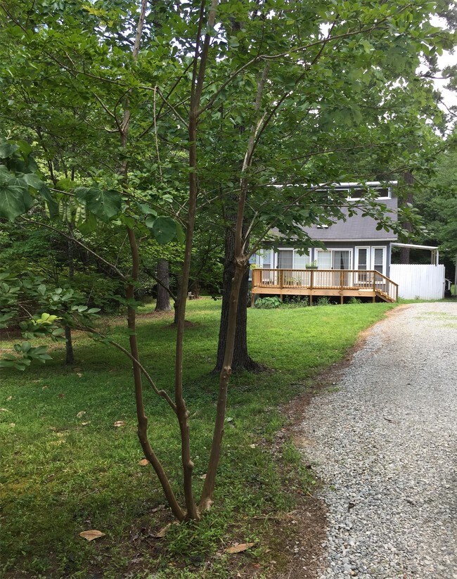 Building Photo - 2500 Little River Dr