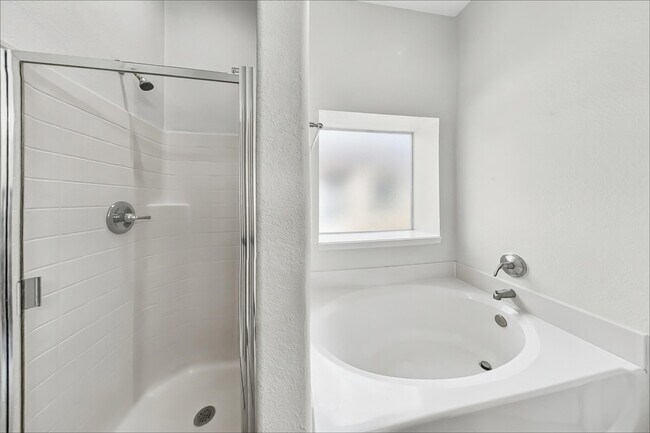 Foto del edificio - 2204 Perkins Crossing Dr