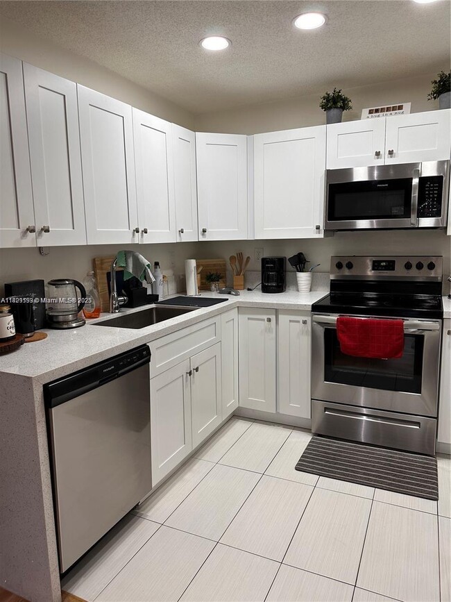 Foto del edificio - 9301 SW 92nd Ave