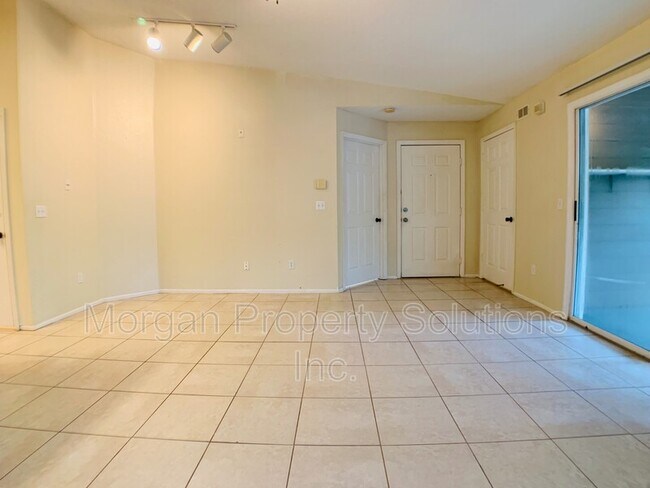 Building Photo - 5124 Park Central Dr