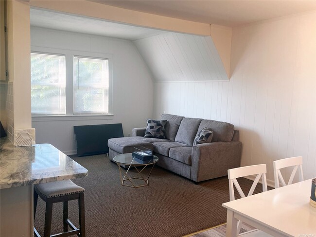 Building Photo - 229 Willets Ave