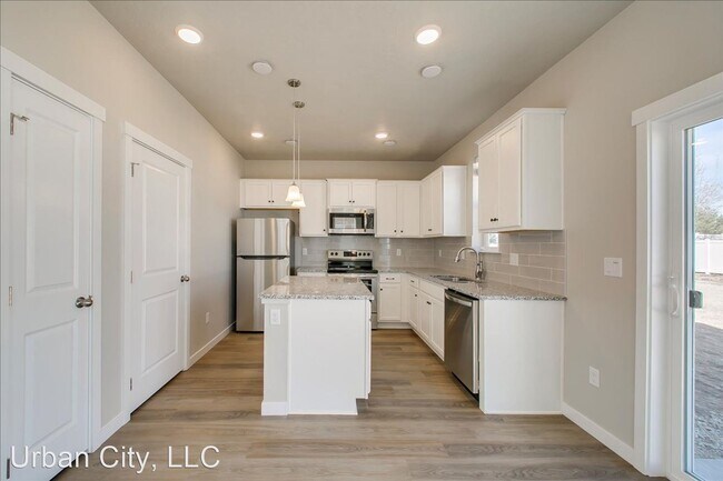 Building Photo - 3 br, 2.5 bath House - 10774 W Brownstone Ln