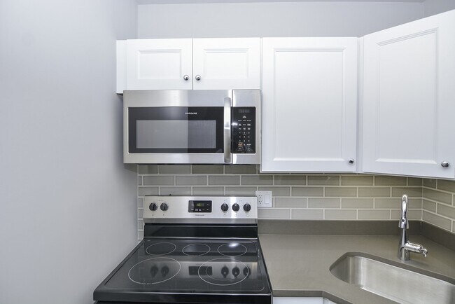 Foto del edificio - 817 W Lakeside Pl