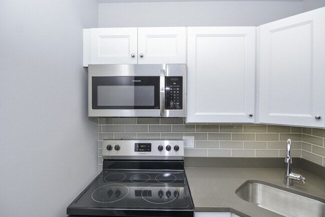 Building Photo - 817 W Lakeside Pl