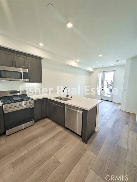 Building Photo - 402 W Grand Ave