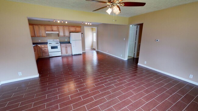 Building Photo - Remodeled 4 bedroom, 2 bath house