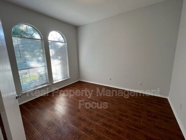 Foto del edificio - 1004 Trickham Dr