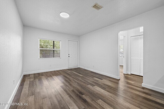 Building Photo - 231 E 16th St