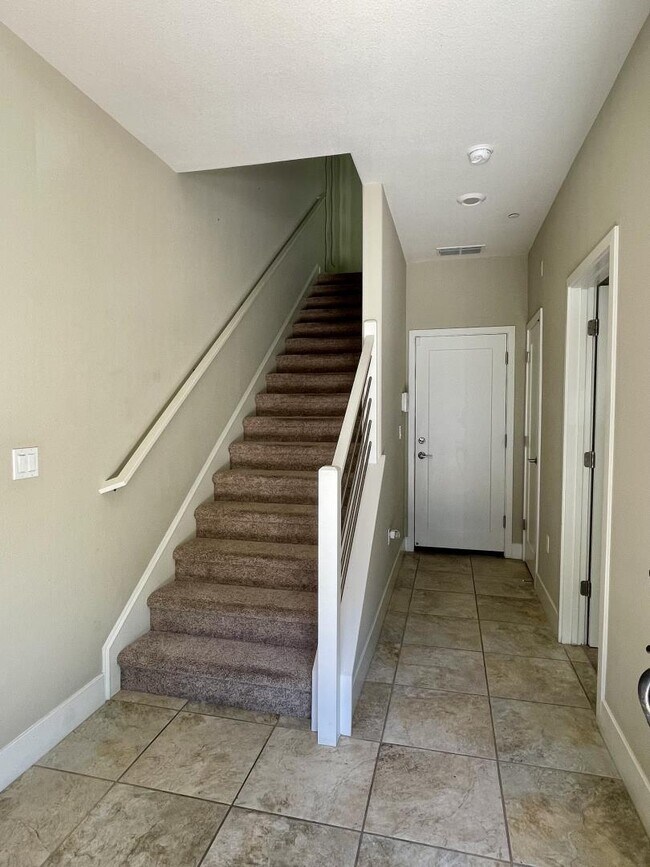 Foto del edificio - 5956 Charlotte Dr