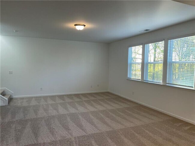 Building Photo - 5540 Bower Pl