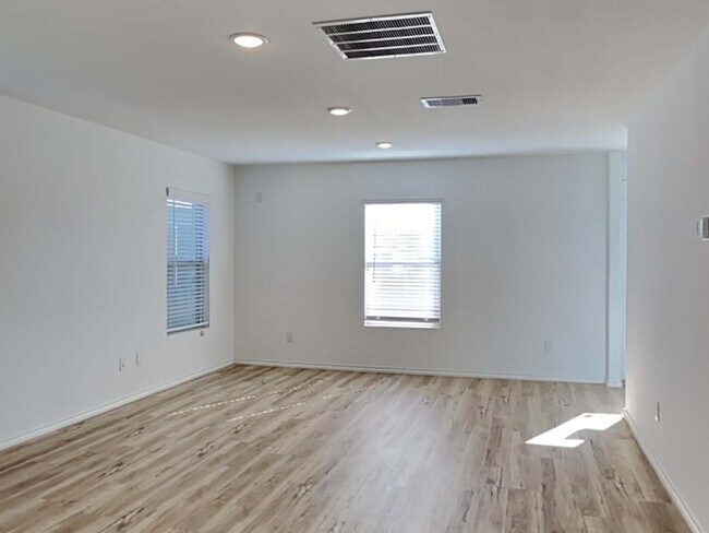 Foto del edificio - 24043 Mustang Run Dr