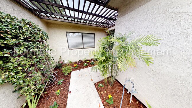 Building Photo - 430 Champlain Dr