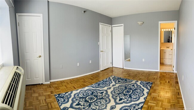 Foto del edificio - 205 Mineola Blvd