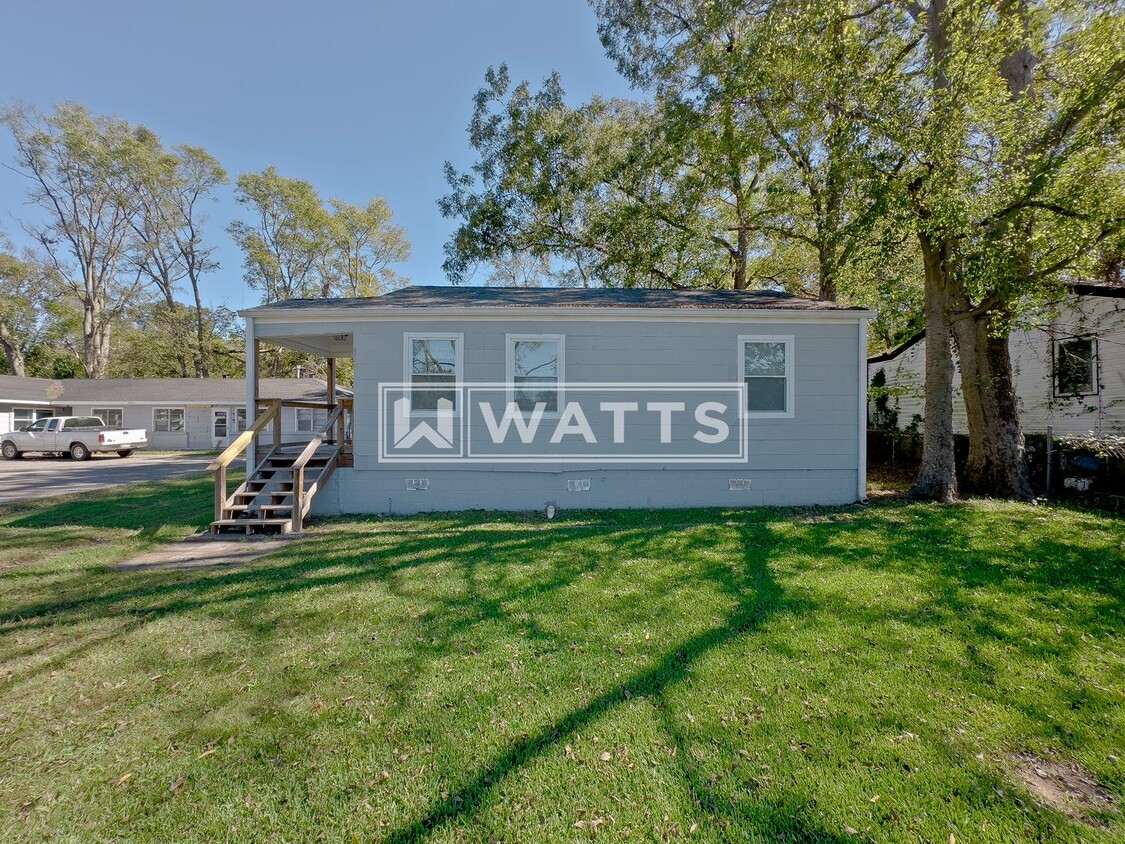 Foto principal - Basic 3 Bedroom Home in Woodlawn