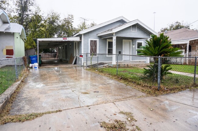 Building Photo - Renovated Denver Heights Lease