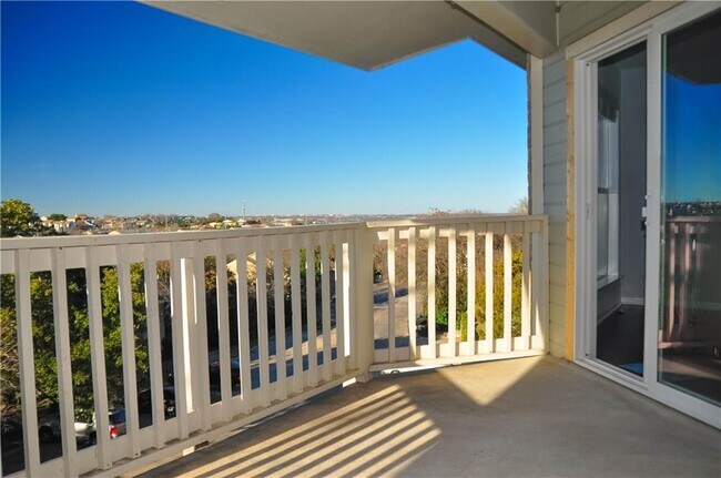 Building Photo - 2450 Wickersham Ln