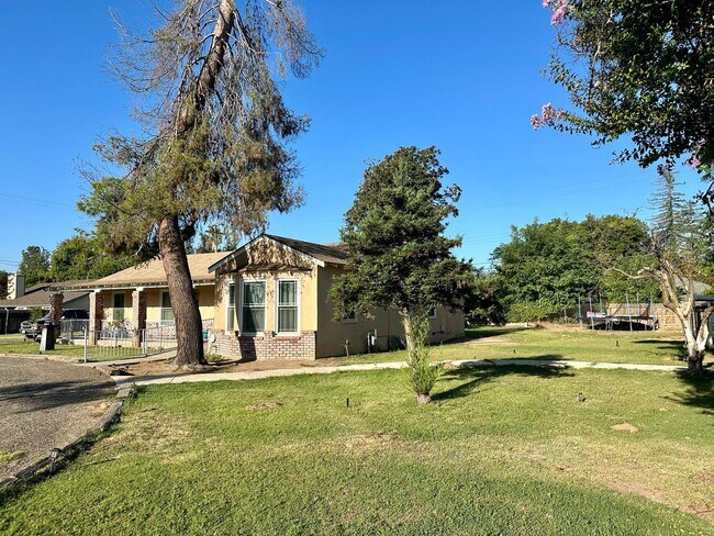 Building Photo - 4 br, 2 bath House - 1120 S Clovis Ave